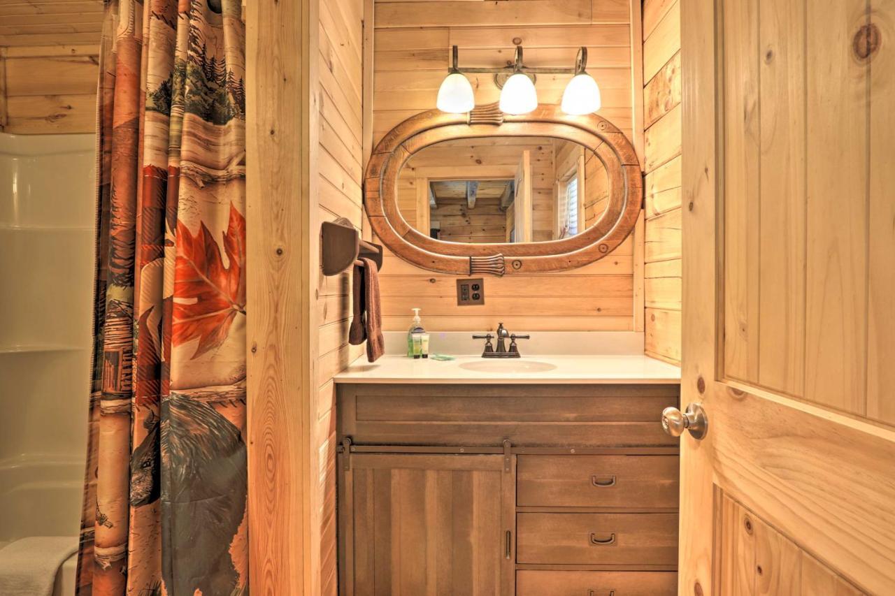 Gatlinburg Cabin With Loft And Game Room 1 Mi To Town Экстерьер фото