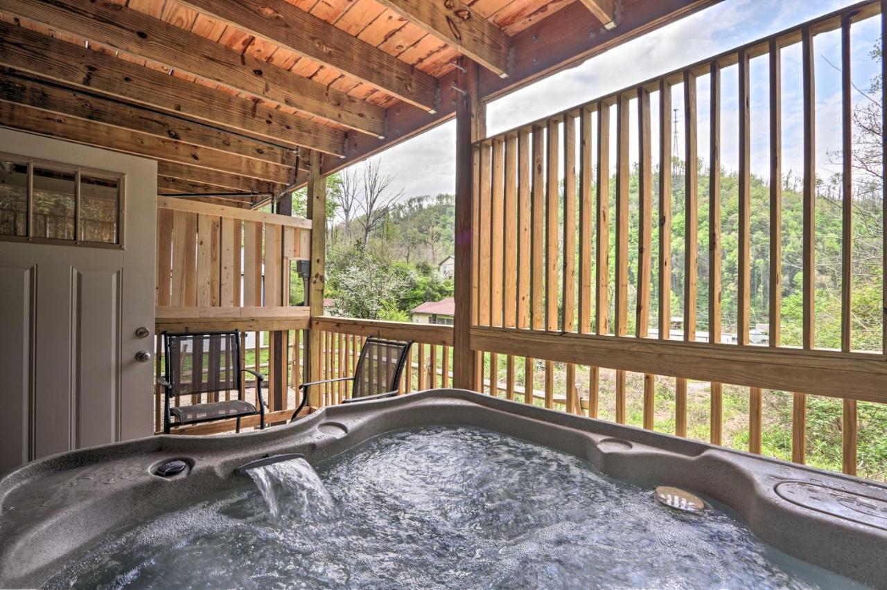 Gatlinburg Cabin With Loft And Game Room 1 Mi To Town Экстерьер фото